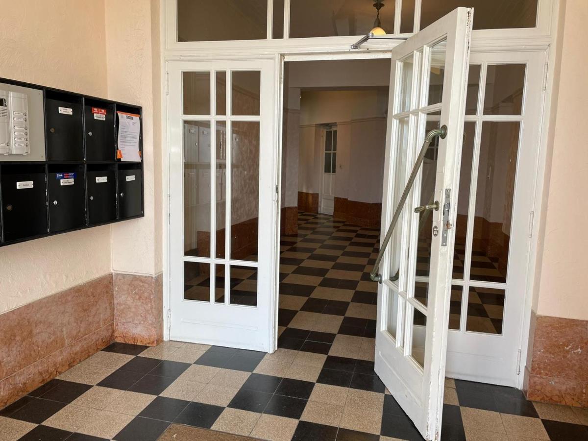 Uniek Appartement Op De Zeedijk Met Parking Ostend Exterior photo